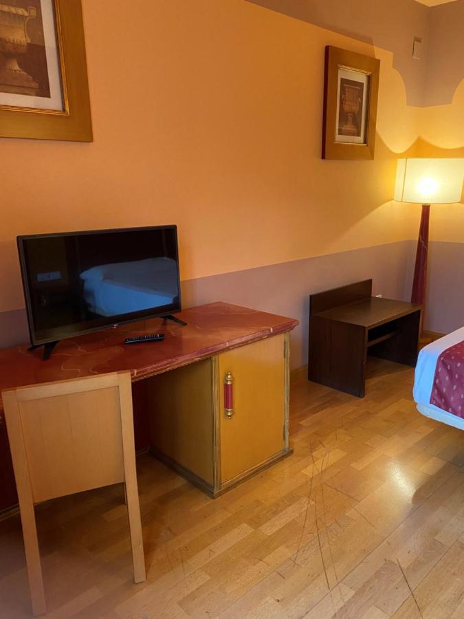 Hotel Fuente Las Piedras กาบรา ภายนอก รูปภาพ