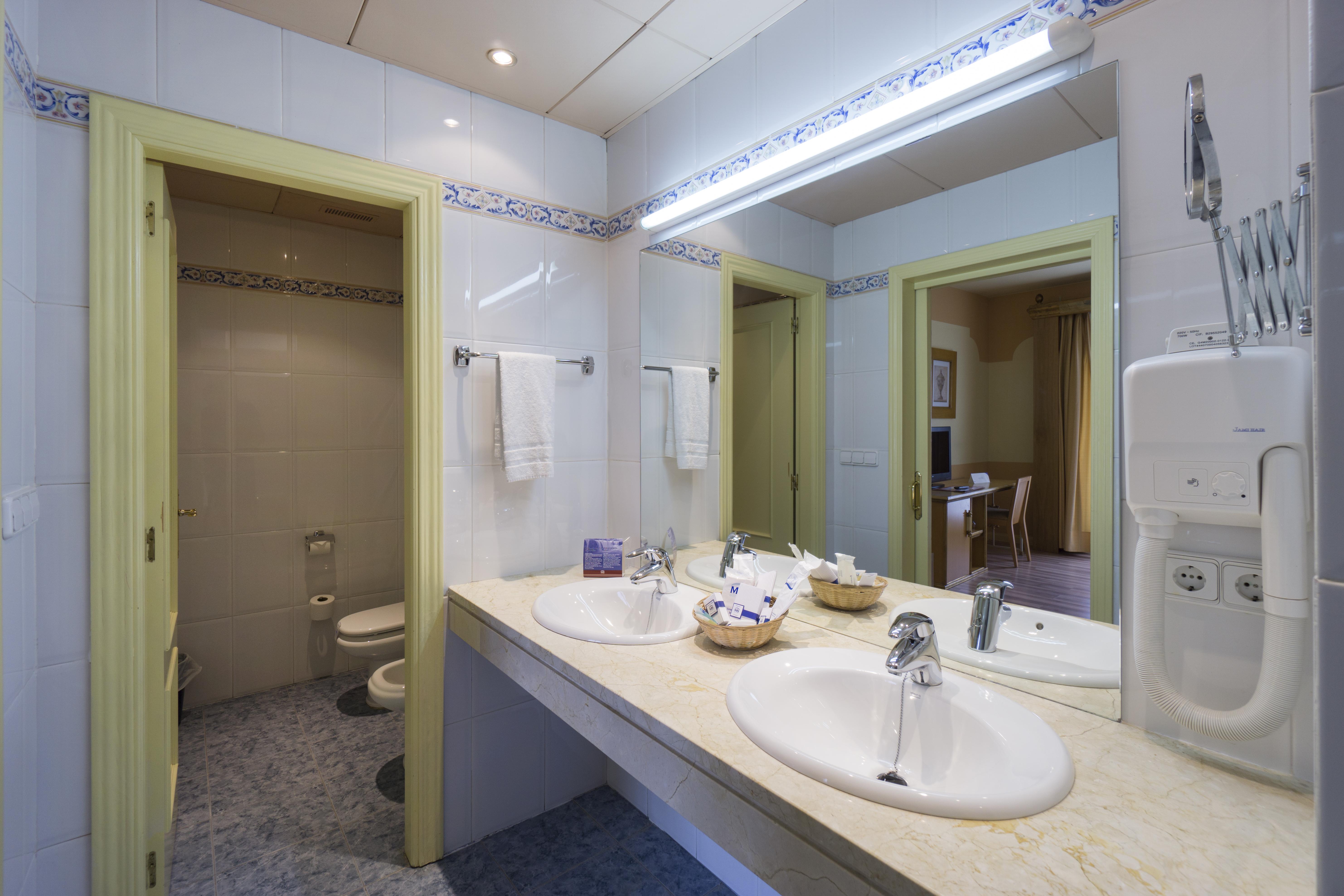 Hotel Fuente Las Piedras กาบรา ภายนอก รูปภาพ