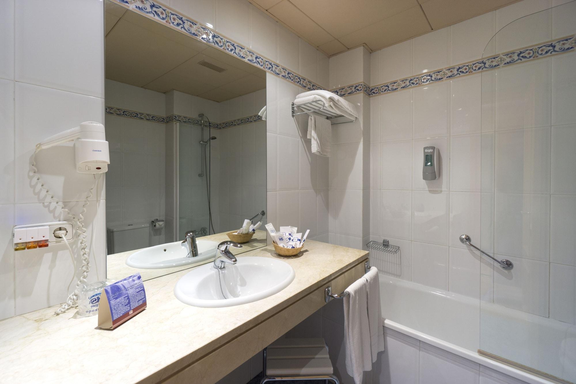 Hotel Fuente Las Piedras กาบรา ภายนอก รูปภาพ