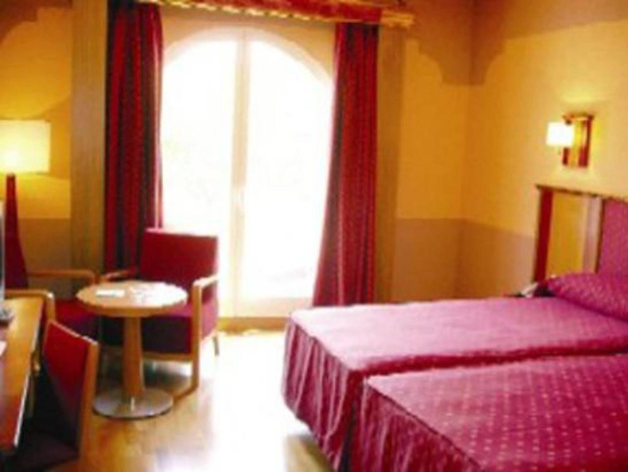 Hotel Fuente Las Piedras กาบรา ภายนอก รูปภาพ