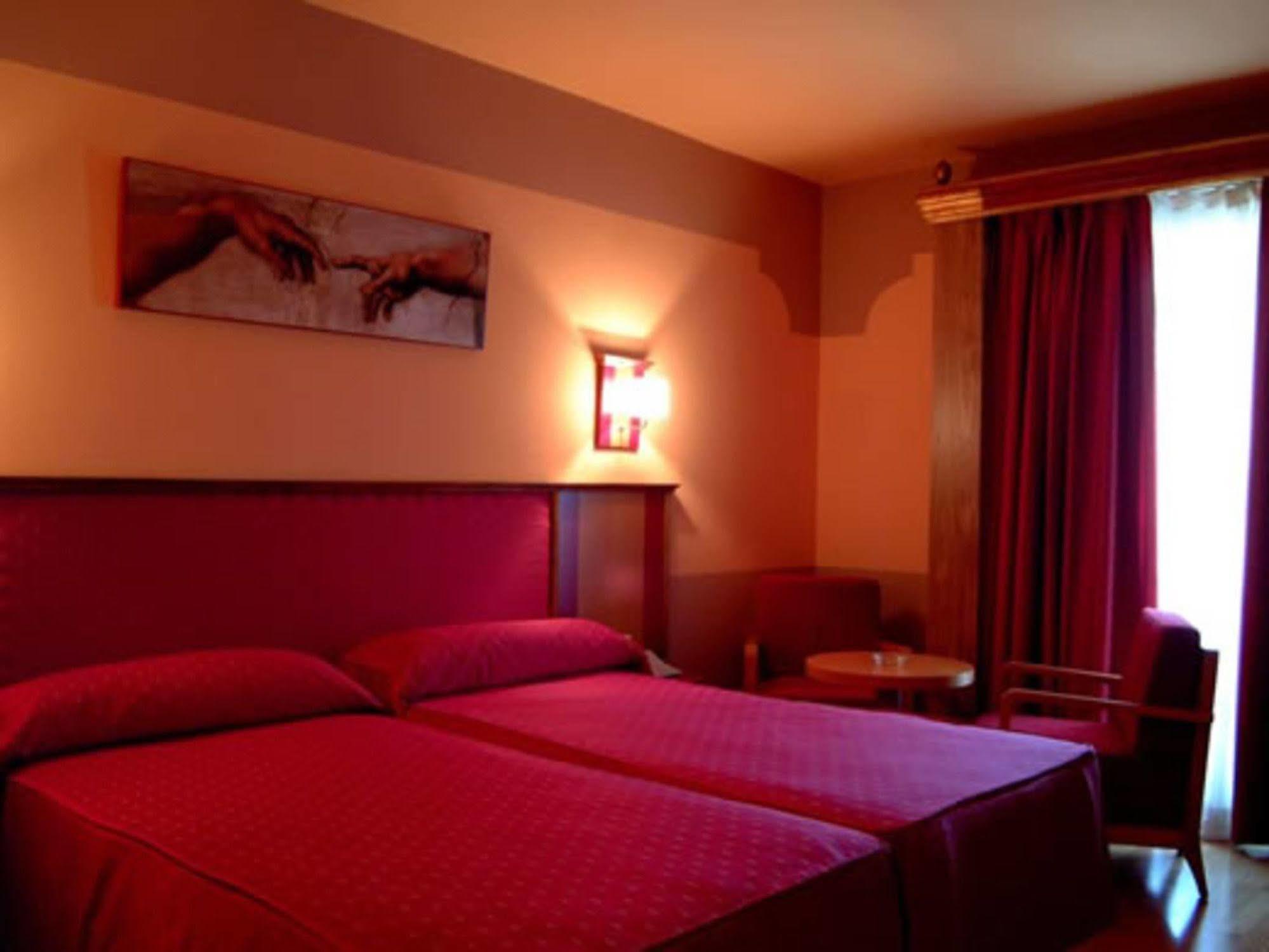 Hotel Fuente Las Piedras กาบรา ภายนอก รูปภาพ