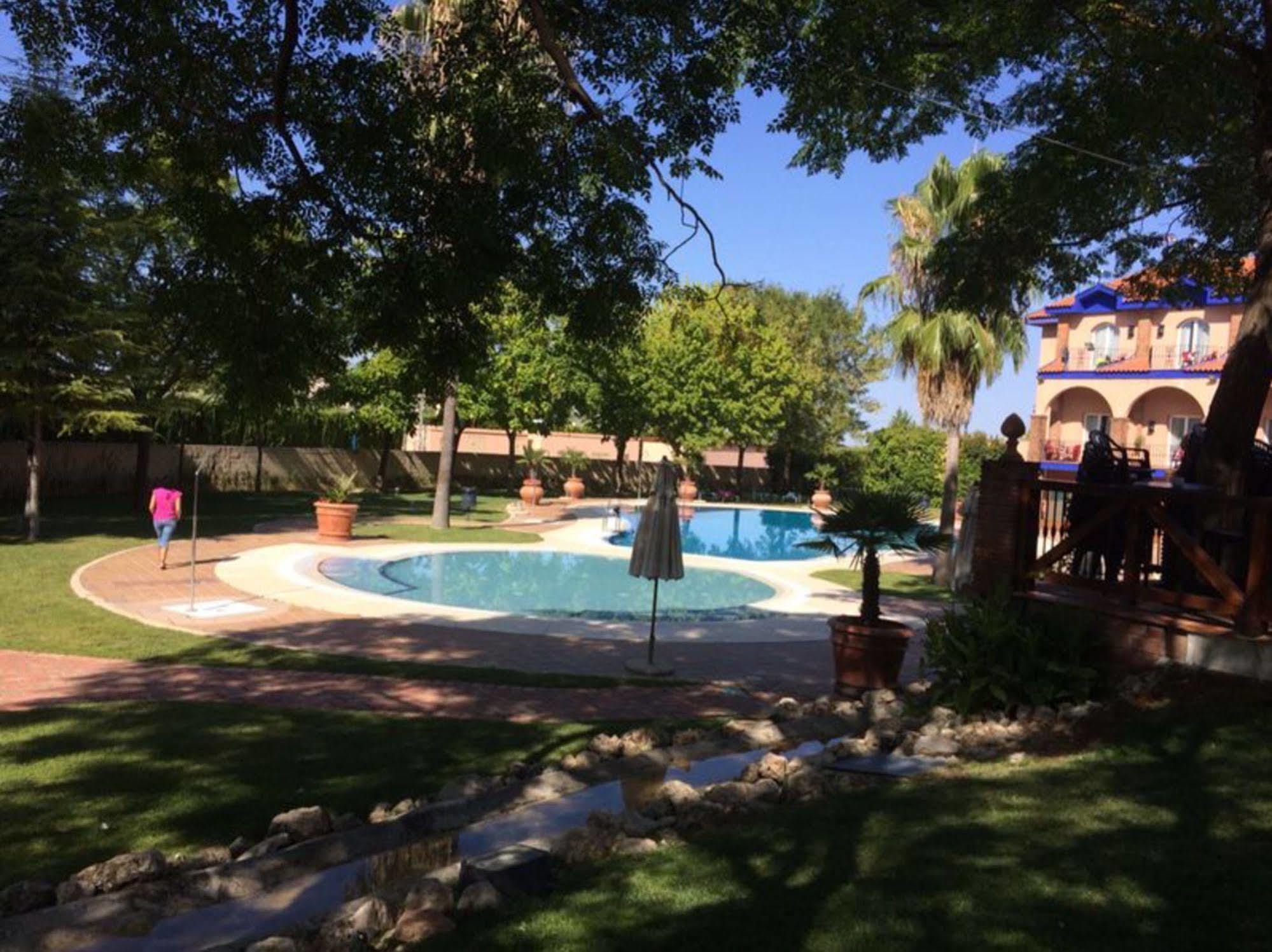 Hotel Fuente Las Piedras กาบรา ภายนอก รูปภาพ