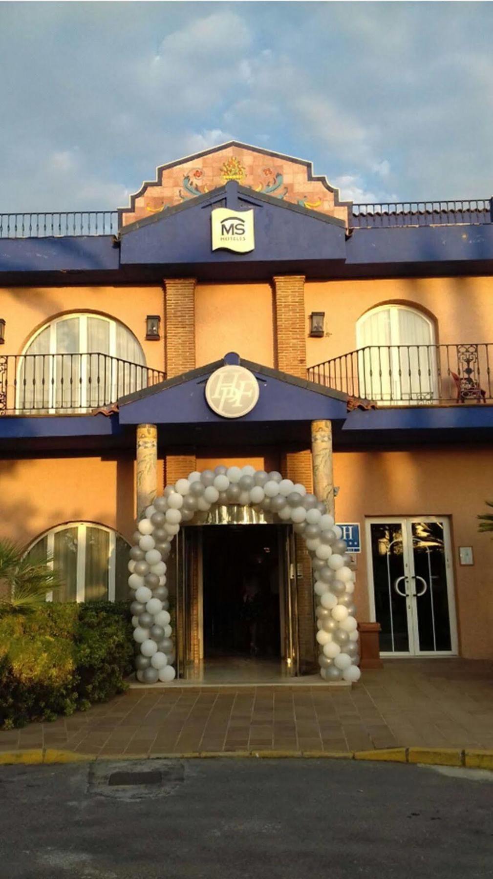 Hotel Fuente Las Piedras กาบรา ภายนอก รูปภาพ